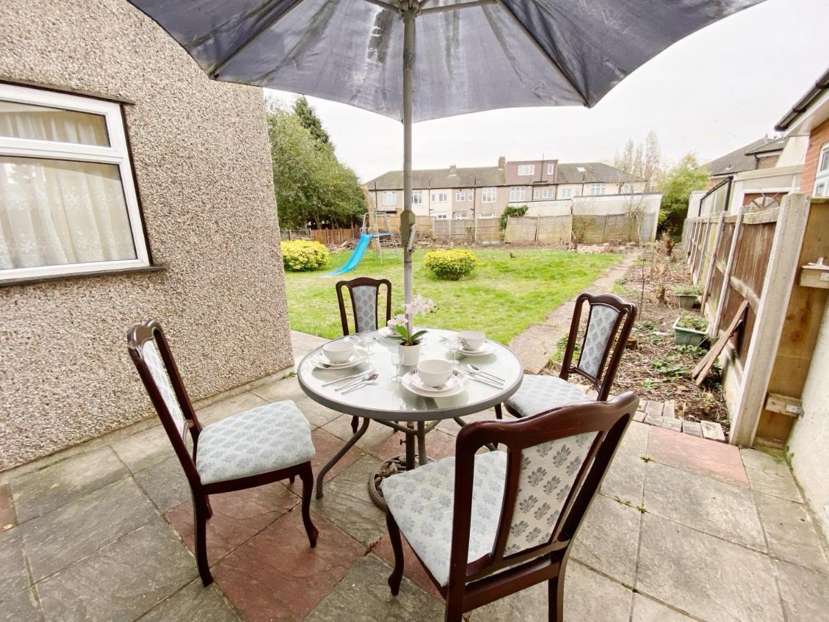 Barking London House Sleeps 12 - Parking - Train Tube - Airport Villa Luaran gambar