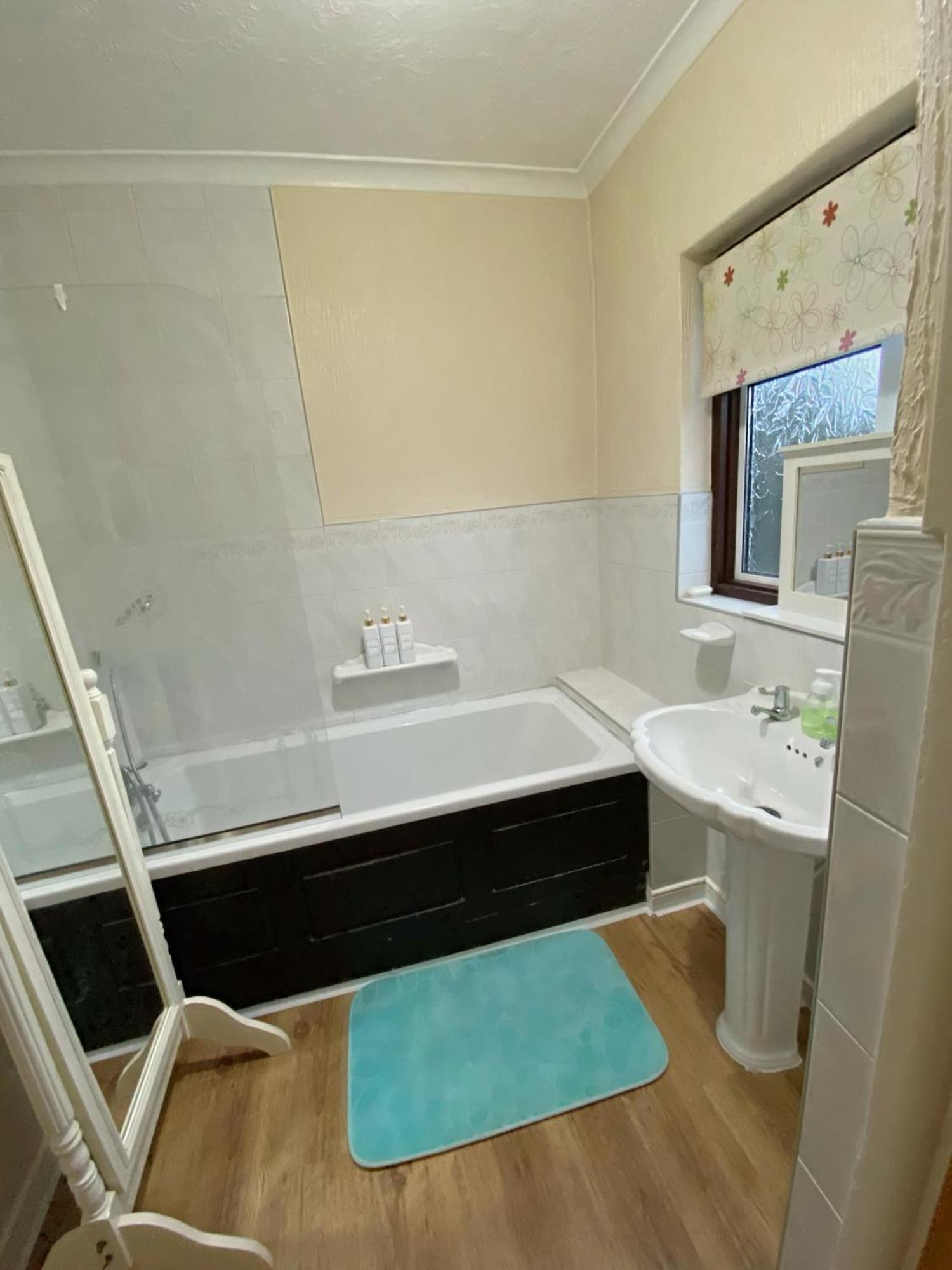 Barking London House Sleeps 12 - Parking - Train Tube - Airport Villa Luaran gambar