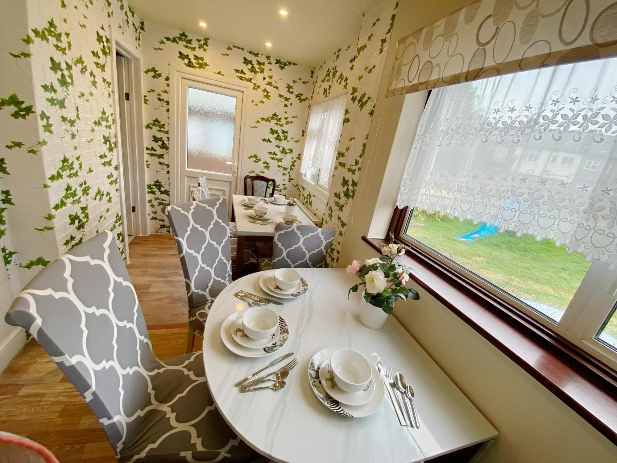Barking London House Sleeps 12 - Parking - Train Tube - Airport Villa Luaran gambar